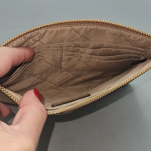 Michael Kors Bags Michael Kors Jet Set Travel XL Clutch - Picture 7 of 15